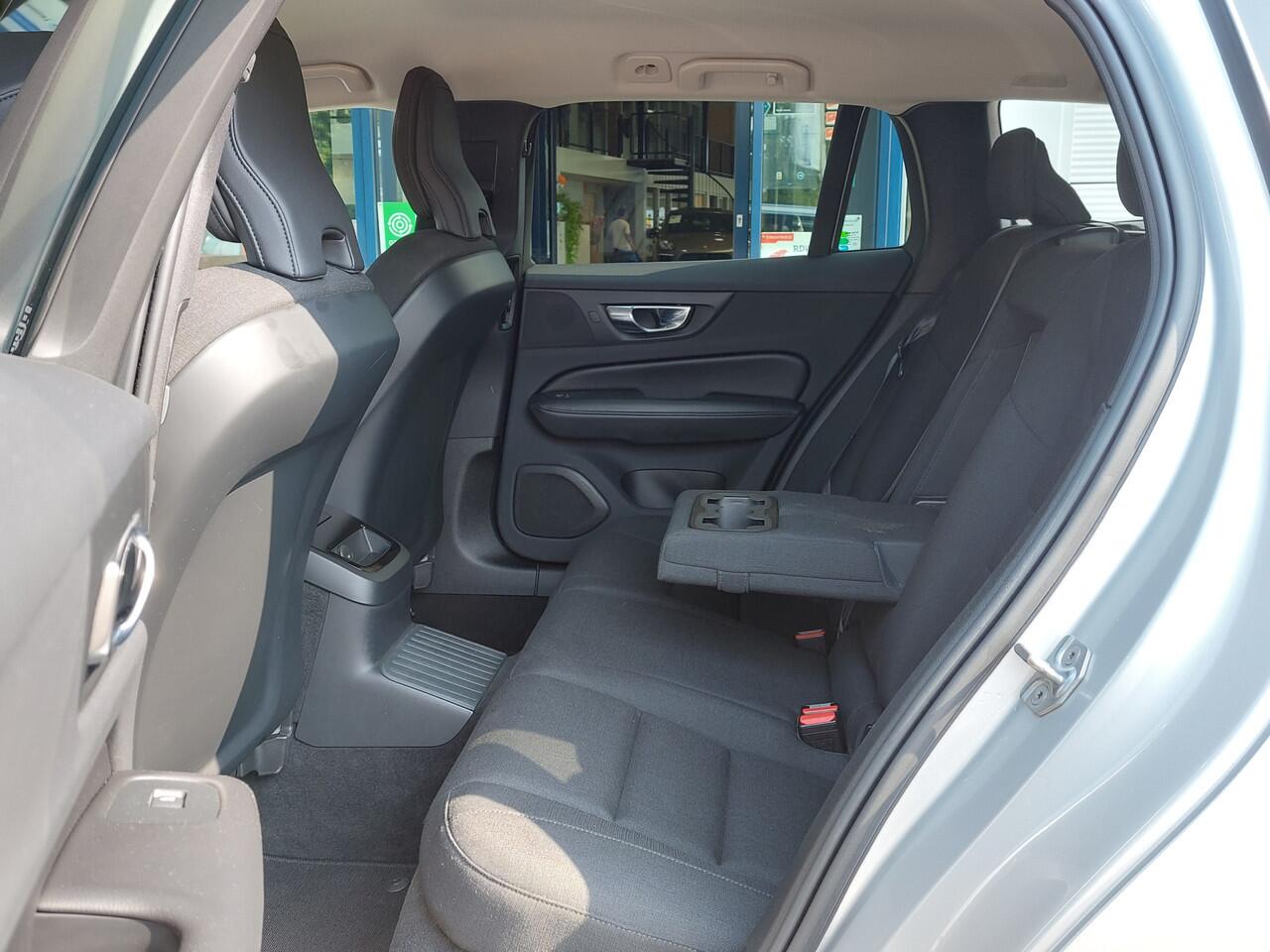 Volvo V60 2.0 T6 Recharge AWD Business Pro | Navi | Apple Carplay + Android Auto | Clima | Adap.Cruise | Led Koplampen | Keyless Entry | Dodehoek+Rijstrook+Licht+Regensensor | Privacy Glass | 18''lm