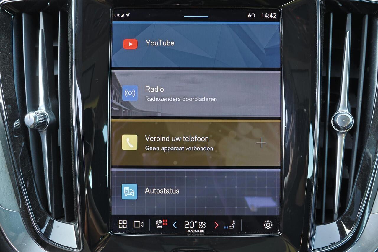 Volvo V60 T8 Recharge AWD Ultimate Dark - Panorama/schuifdak - IntelliSafe Assist & Surround - 360º Camera - Bowers & Wilkins audio - Adaptieve LED koplampen - Verwarmde voorstoelen, stuur & achterbank - Parkeersensoren voor & achter - Elektr. bedienb. voorstoelen 