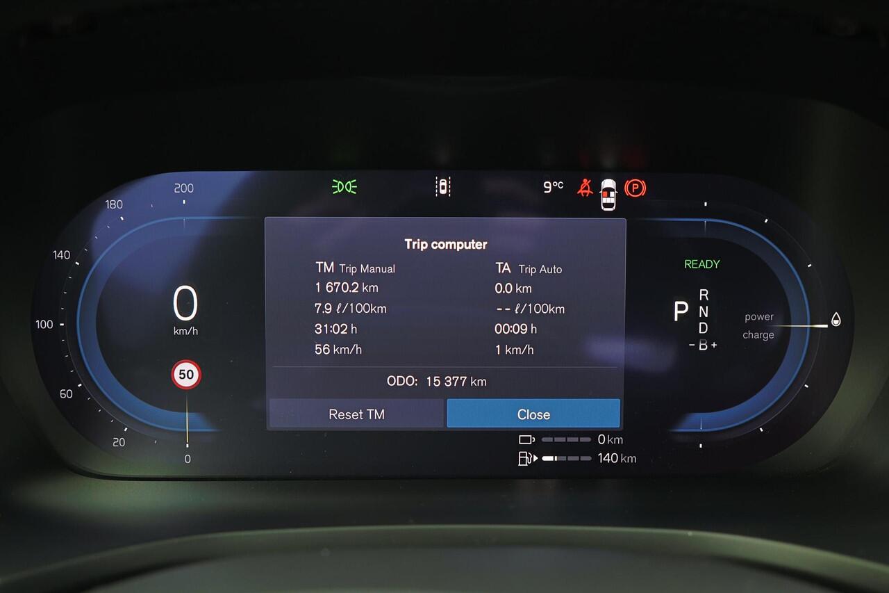 Volvo V60 T6 Recharge AWD Plus Dark - Intellisafe Assist & Suround - 360° Camera - Harman/Kardon Audio - Verwarmbare voorstoelen, stuur & achterbank - Parkeersensoren voor & achter - Elektrisch verstelbare voorstoelen - Trekhaak wegklapbaar - Verwarmbare voorruit