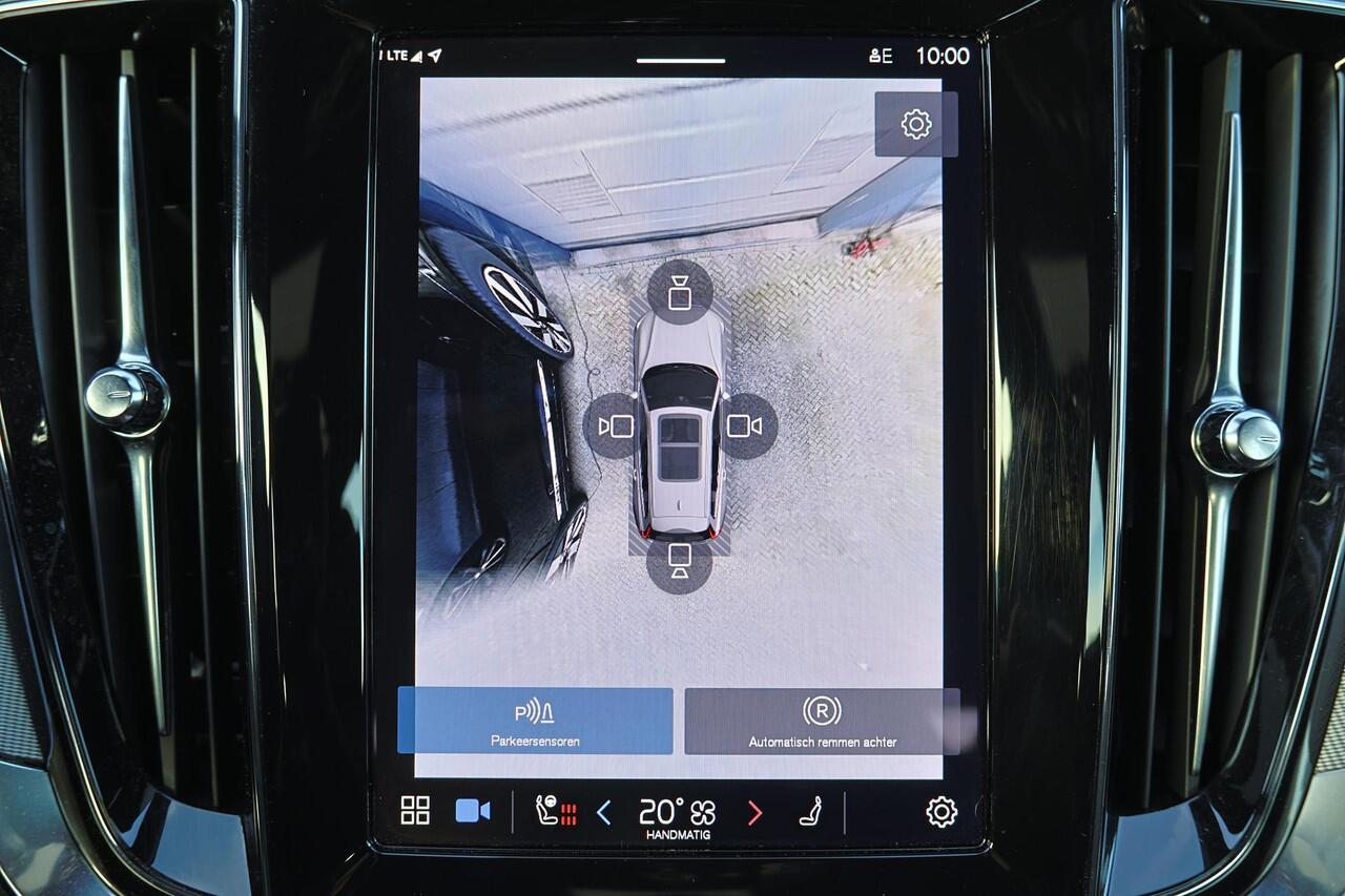 Volvo V60 T6 Recharge AWD Plus Dark - IntelliSafe Assist & Surround - 360º Camera - Harman/Kardon audio - Verwarmde voorstoelen, stuur & achterbank - Parkeersensoren voor & achter - Elektr. bedienb. voorstoelen met geheugen - Elektr. inklapbare trekhaak - 18' LMV