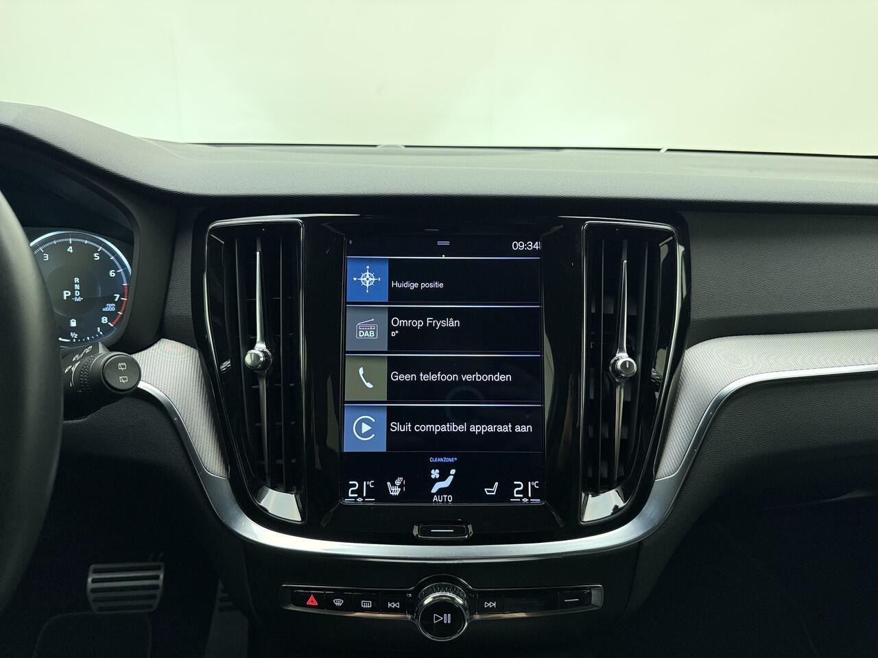 Volvo V60 B3 177pk R-Design / Adapt. Cruise / BLIS / Elektr. Bestuurdersstoel / Stoel + Stuurw. Verwarming / Sportstoelen / Elektr. Achterklep / PDC + Camera / DAB / Getint glas / 18'' / Keyless /