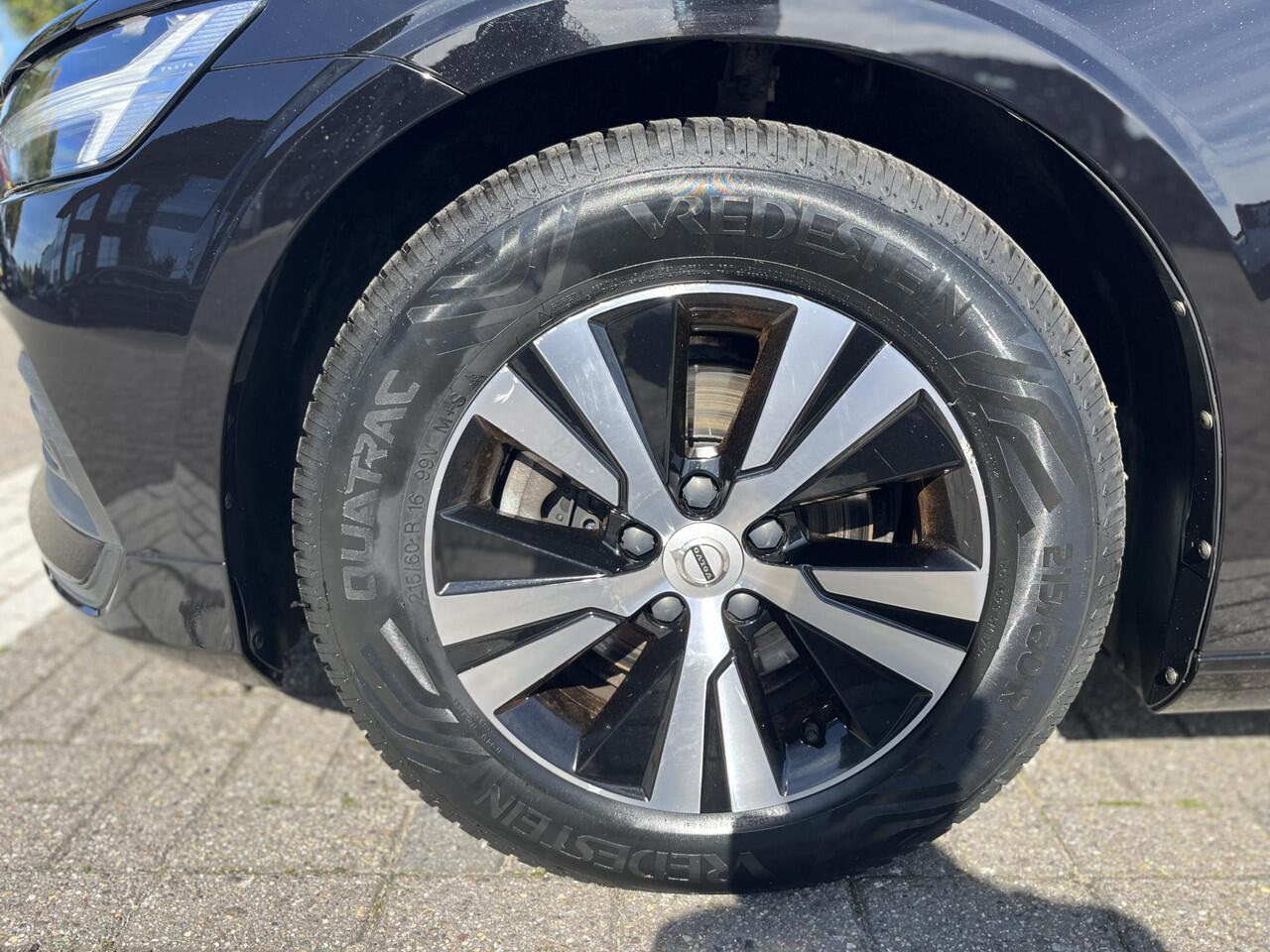 Volvo V60 D3 Momentum Leder 6-Speed | Voorruitverwarming | Achteruitrijcamera | Apple Carplay |