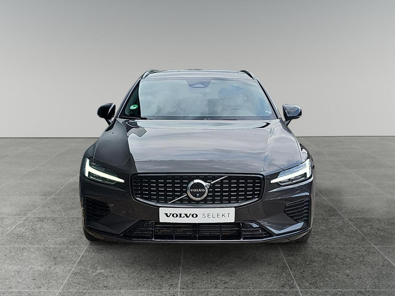 Volvo V60 2.0 T6 Plug-in hybrid AWD Plus Dark | Harman/Kardon Audio | 360 graden camera | Trekhaak | Sportstoelen |