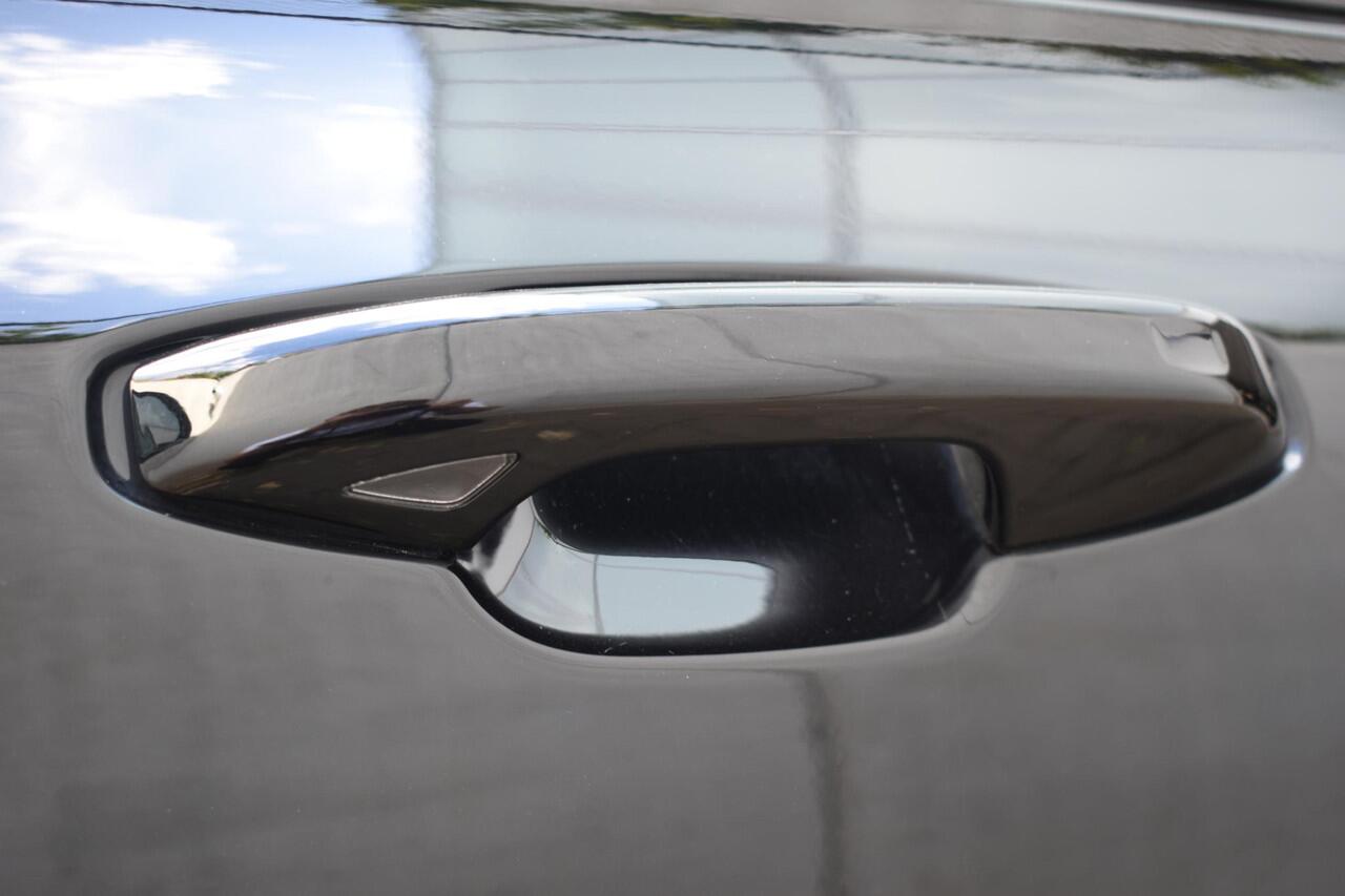 Volvo V60 T6 350PK Automaat Plug-in Hybrid AWD Plus Dark / Navigatie / Camera / Adaptieve Cruise Control / Elektrische Stoelen / Leder / LM Velgen /