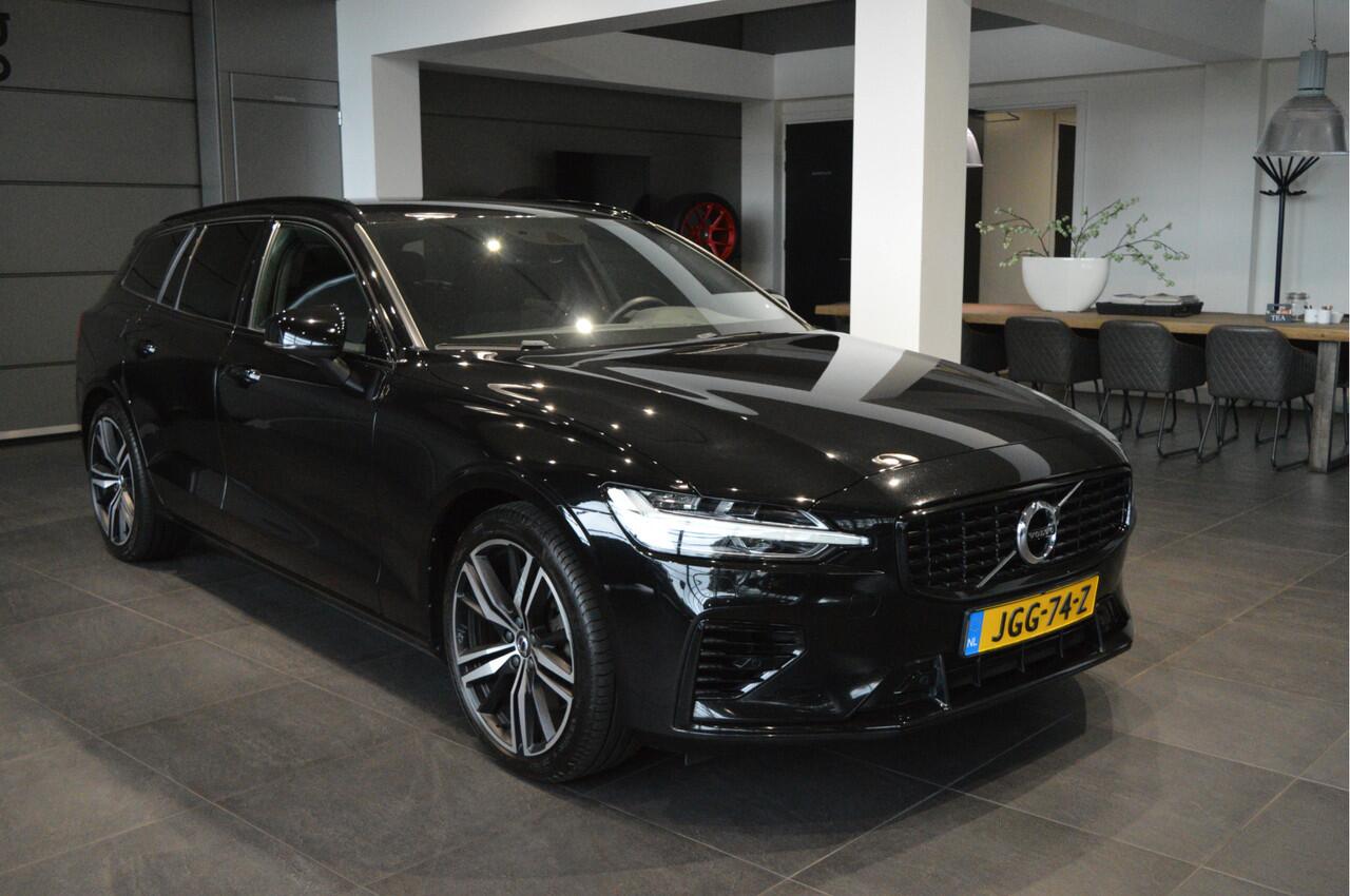 Volvo V60 2.0 T8 Plug-in hybrid AWD Plus Dark harman kardon 19 inch !!