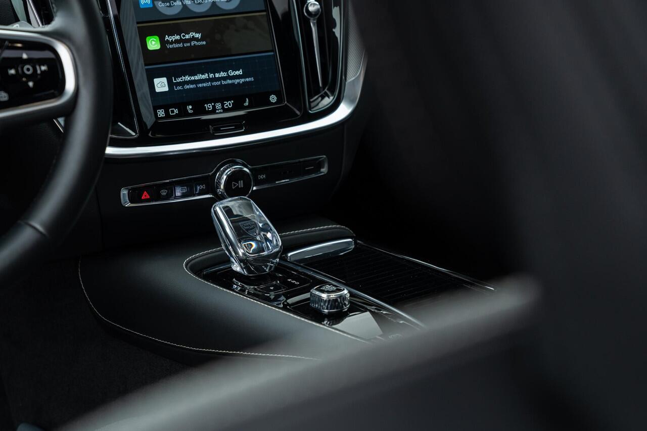 Volvo V60 T6 Plug-in hybrid AWD Plus Dark | Long Range | Trekhaak | Google navi | 360° camera | Verw stoelen V+A | Harman kardon | Panoramadak |