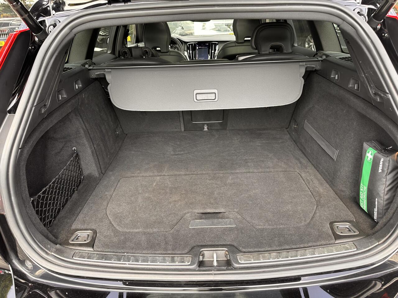 Volvo V60 2.0 T8 Twin Engine AWD R-Design | Pano | 360 cam Head Up Display | Luxury Line | occasion