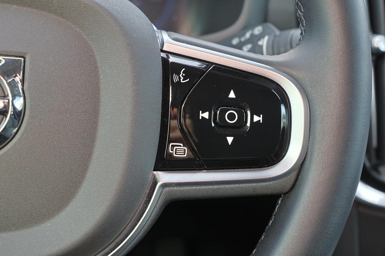 Volvo V60 T6 Recharge AWD Plus Dark - IntelliSafe Assist & Surround - 360º Camera - Harman/Kardon audio - Adaptieve LED koplampen - Verwarmde voorstoelen, stuur & achterbank - Parkeersensoren voor & achter - Elektr. bedienb. voorstoelen met geheugen - Extra getint