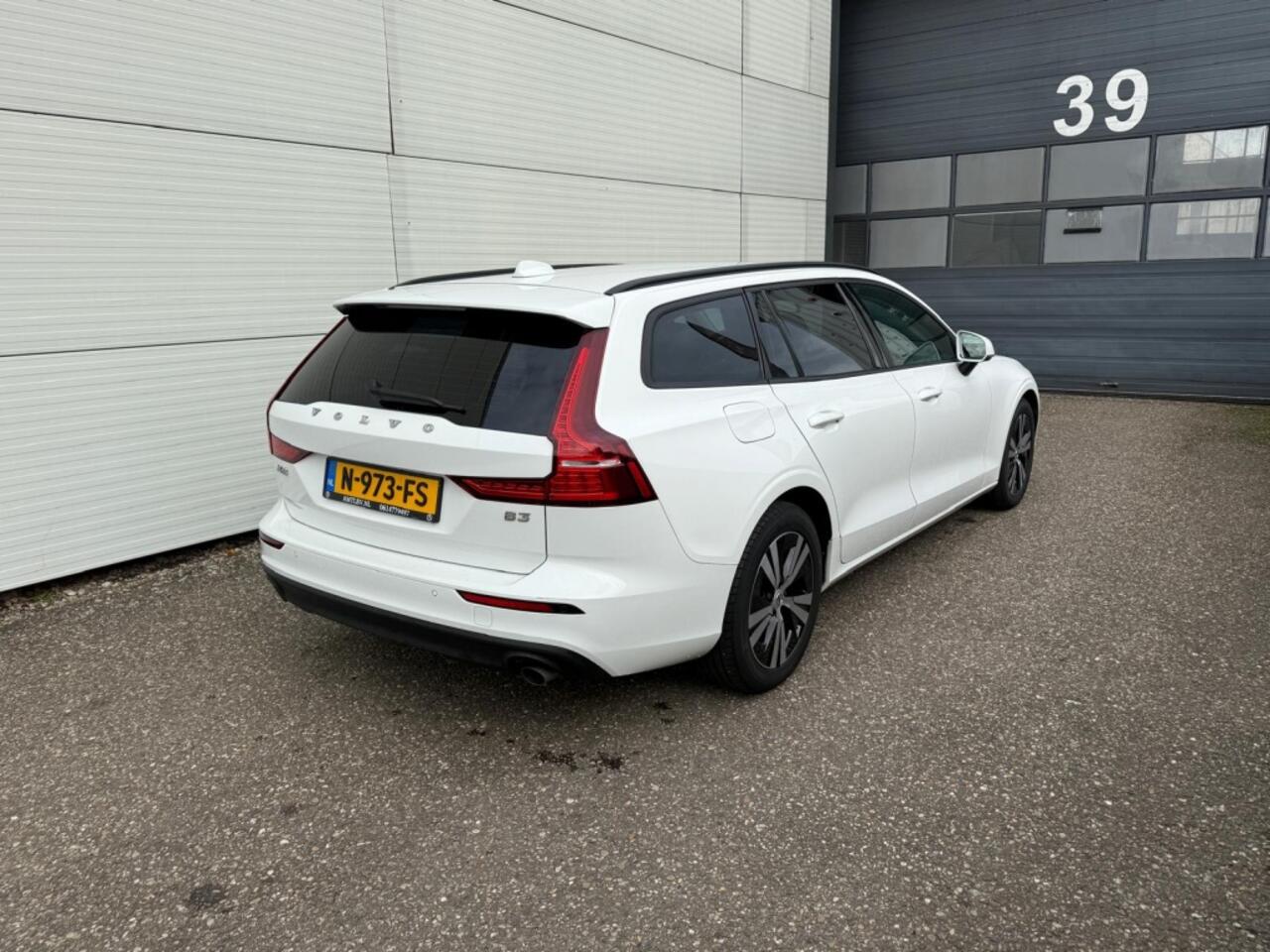 Volvo V60 2.0 B3 Mom. Adv.