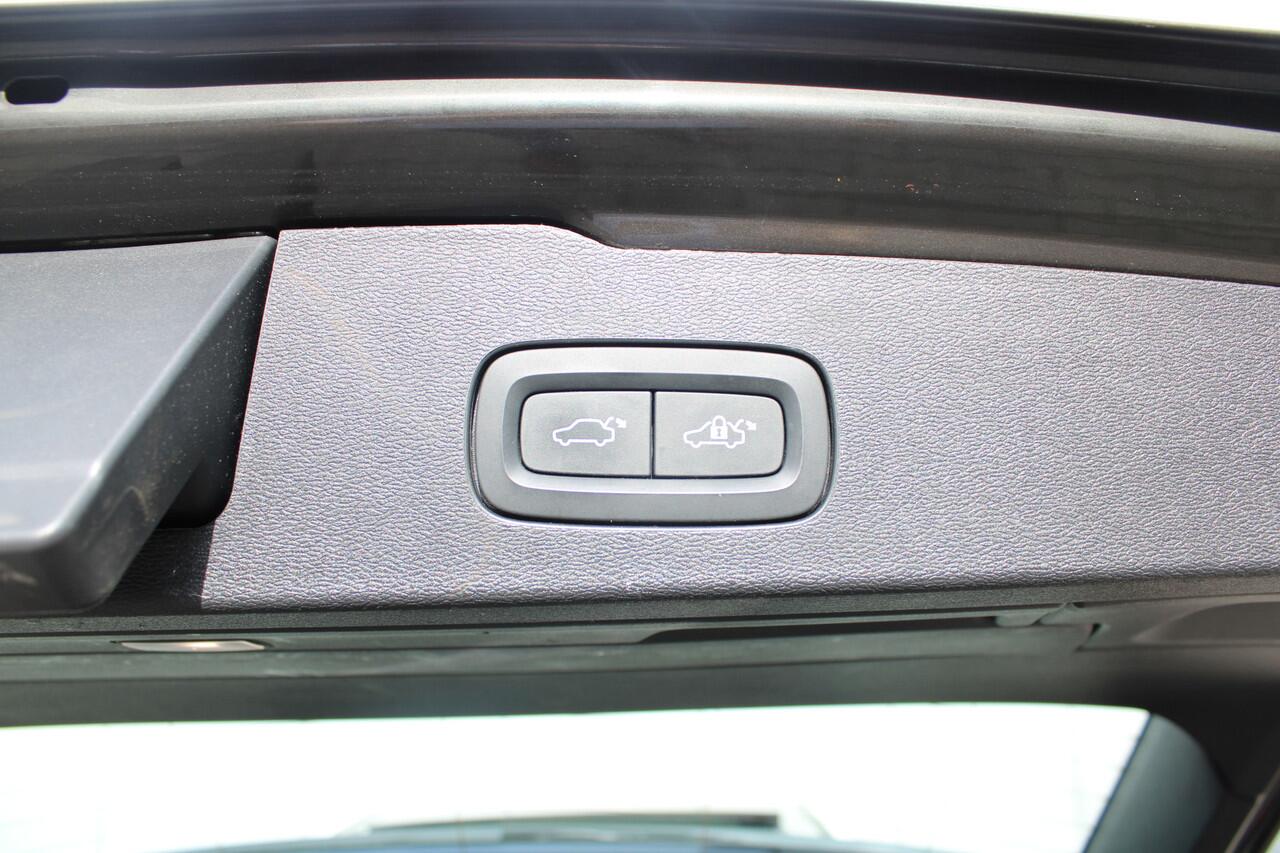 Volvo V60 B3 Inscription | Panorama Dak | Standkachel | Harman Kardon | Dealer onderhouden