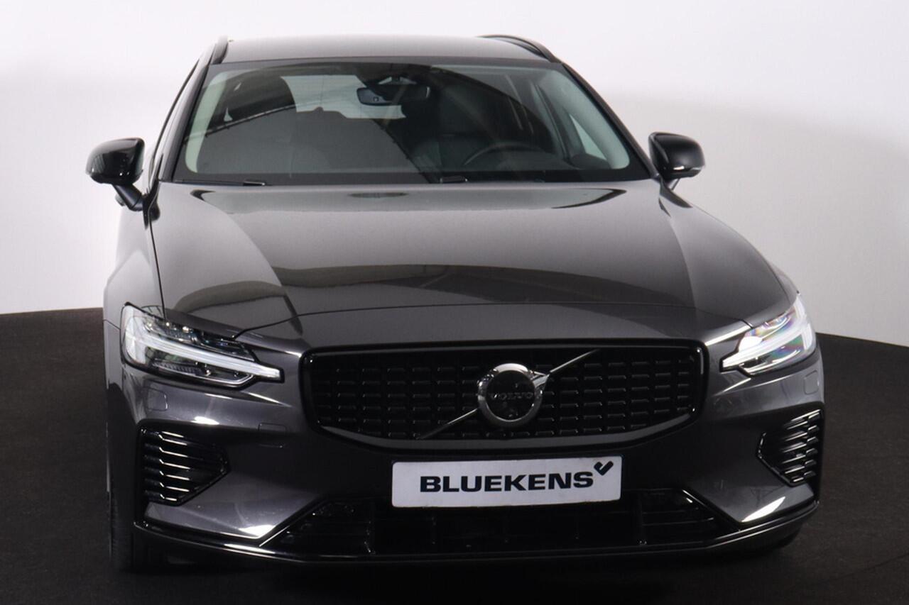 Volvo V60 T6 Recharge AWD Plus Dark - IntelliSafe Assist & Surround - 360º Camera - Harman/Kardon audio - Adaptieve LED koplampen - Verwarmde voorstoelen, stuur & achterbank - Parkeersensoren voor & achter - Elektr. bedienb. voorstoelen met geheugen - Extra getint 