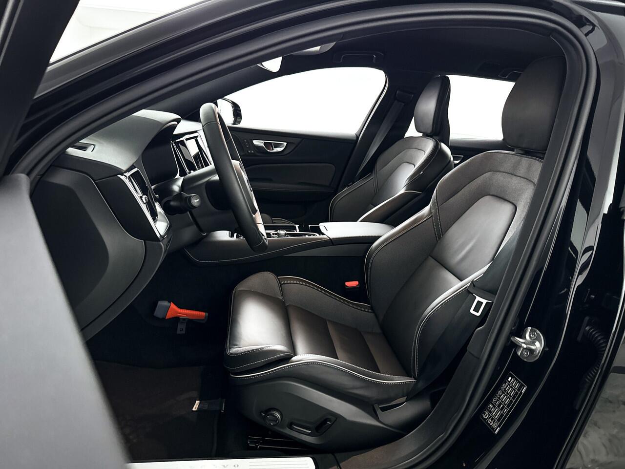 Volvo V60 T6 Plug-in hybrid AWD Plus Dark | 360° camera | Harman Kardon | Stoel- en Stuurverwarming | Trekhaak