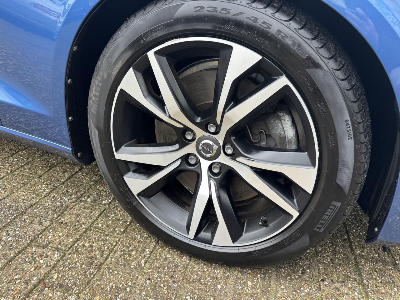 Volvo V60 T8 Recharge AWD R-Design 360 Pano Keyless DAB HeadUp Harman Kardon