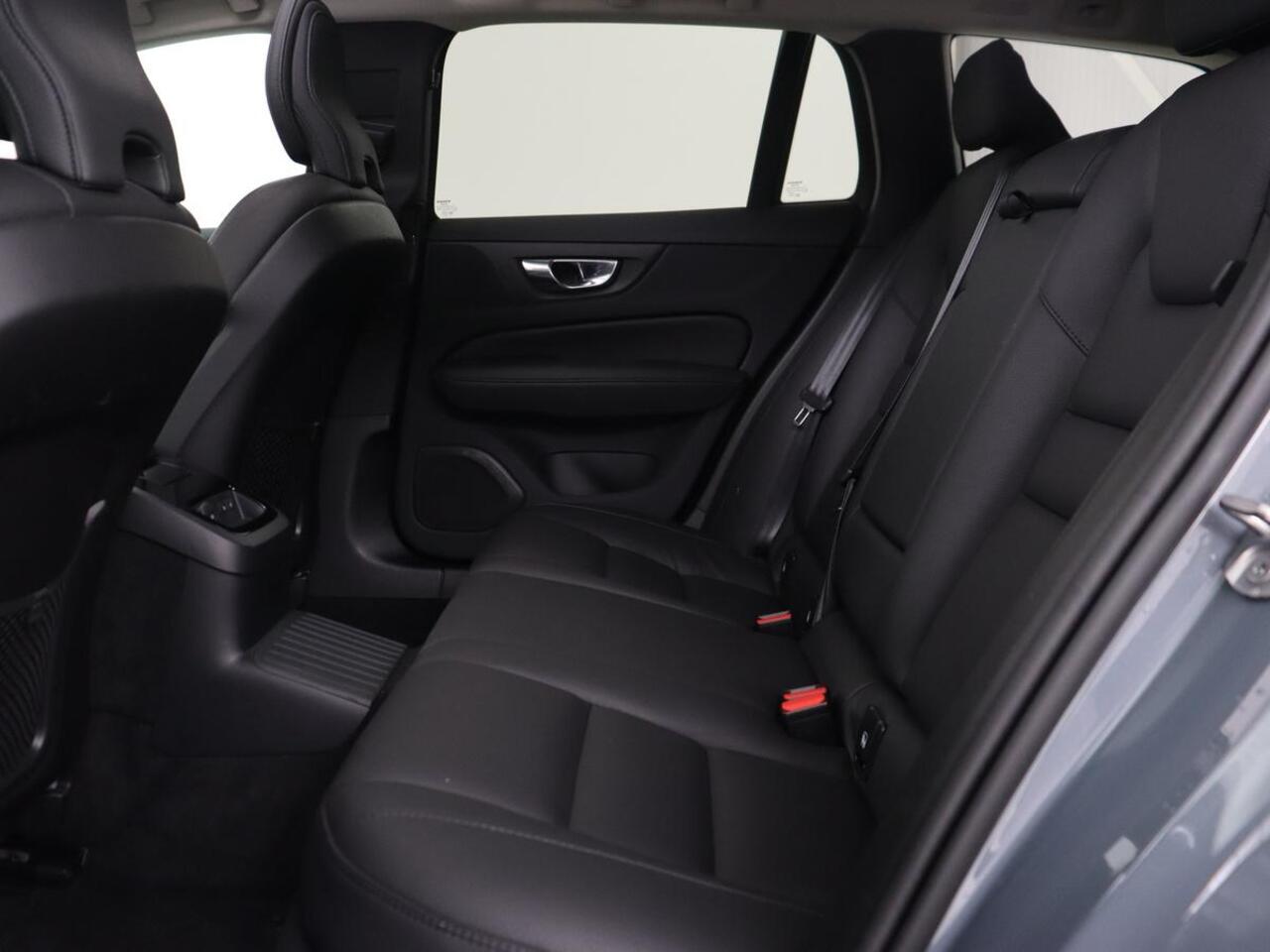 Volvo V60 2.0 T6 Plug-in hybrid AWD | Panoramadak | Trekhaak | Camera | Harman/Kardon | Leder | Stoel & Stuurverwarming