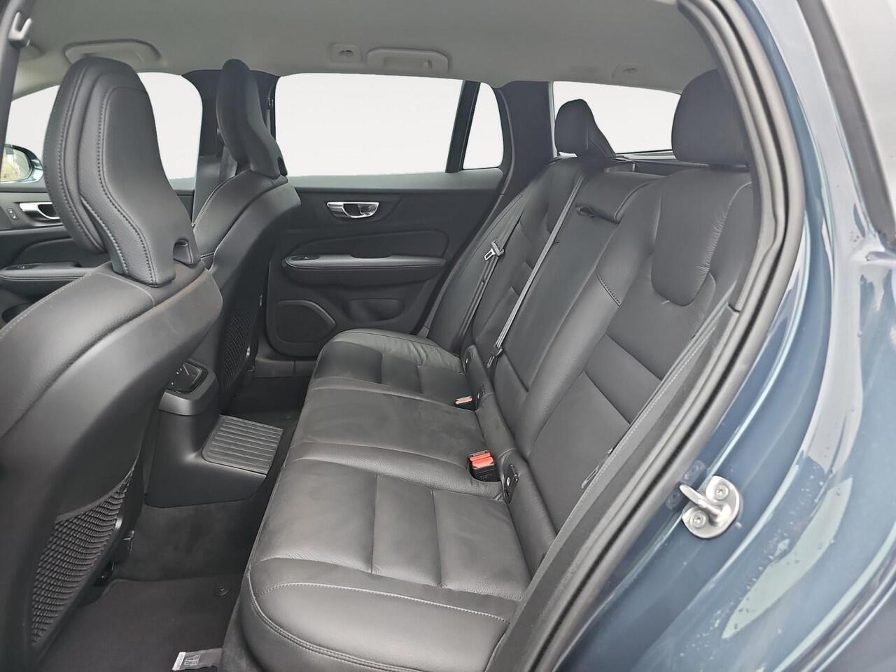 Volvo V60 2.0 T6 Plug-in hybrid AWD Essential Bright | Trekhaak | Cruise Control | Achteruitrijcamera |