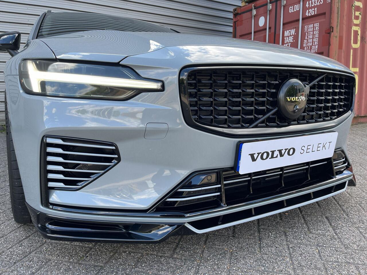 Volvo V60 T6 Plug-in hybrid AWD Plus Dark / Custom made Black Sheep uitvoering / 20" Heico matt Bronze / Heico verlaagd / Geventileerd Amber Leder /