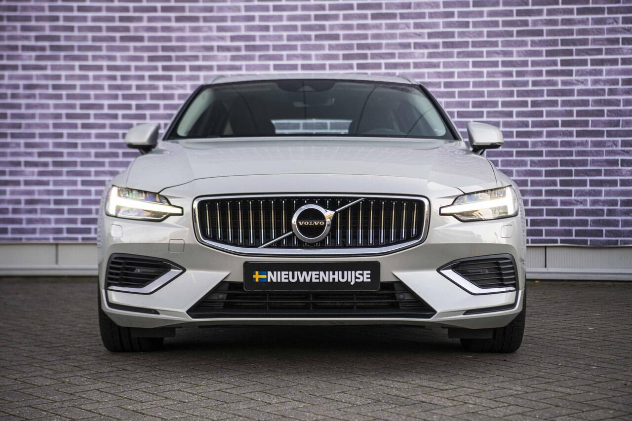 Volvo V60 2.0 T8 Twin Engine AWD Inscription | Adaptieve Cruise Control | Harman Kardon Audio | Parkeercamera | Trekhaak | Dodehoek Detectie | Stoel-/Voorruitverwarming | Nappa Lederen Bekleding + Stoelventilatie en massage |