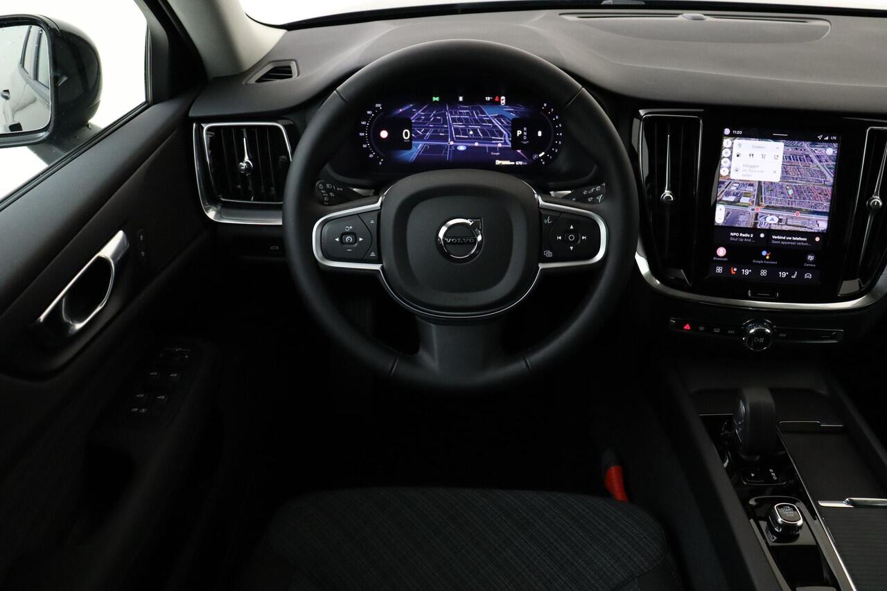 Volvo V60 B4 (M-HYBRID) ESSENTIAL BLACK EDITON -CAMERA|CLIMATE|19"|CARPLAY|PRIVACY.GLAS