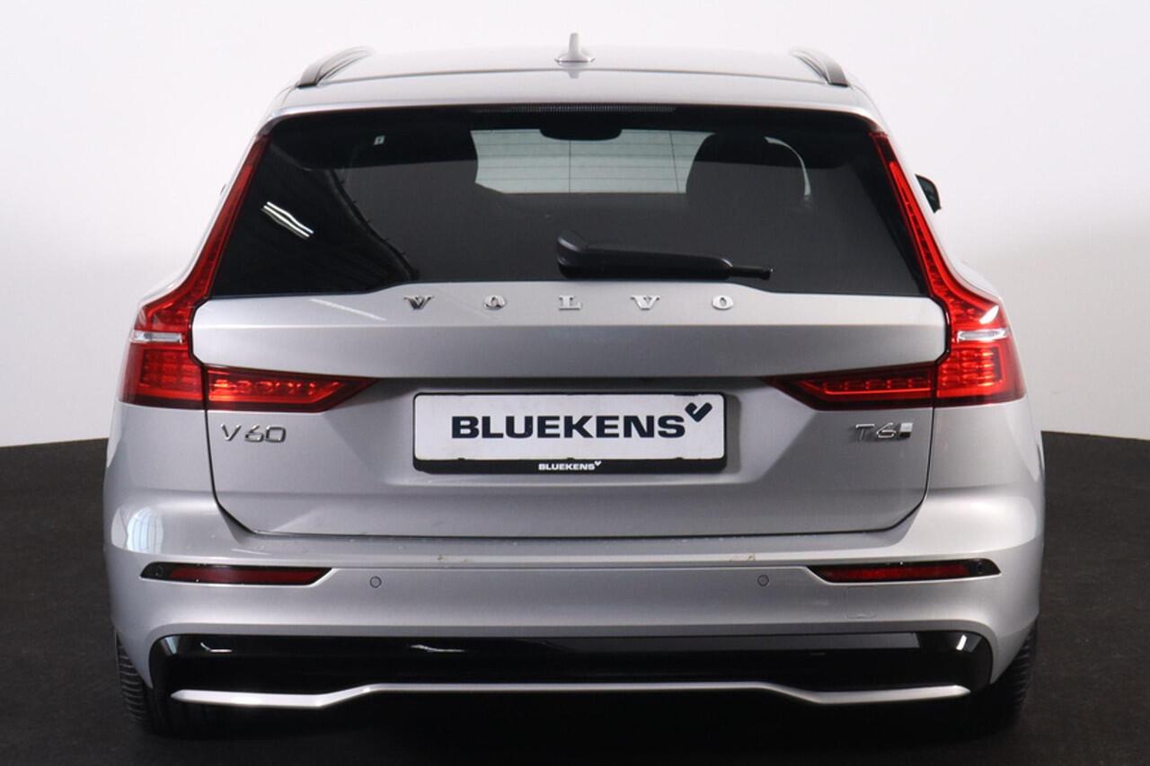 Volvo V60 T6 Recharge AWD Plus Dark - IntelliSafe Assist & Surround - 360º Camera - Harman/Kardon audio - Adaptieve LED koplampen - Verwarmde voorstoelen, stuur & achterbank - Parkeersensoren voor & achter - Elektr. bedienb. voorstoelen met geheugen - Head up displ
