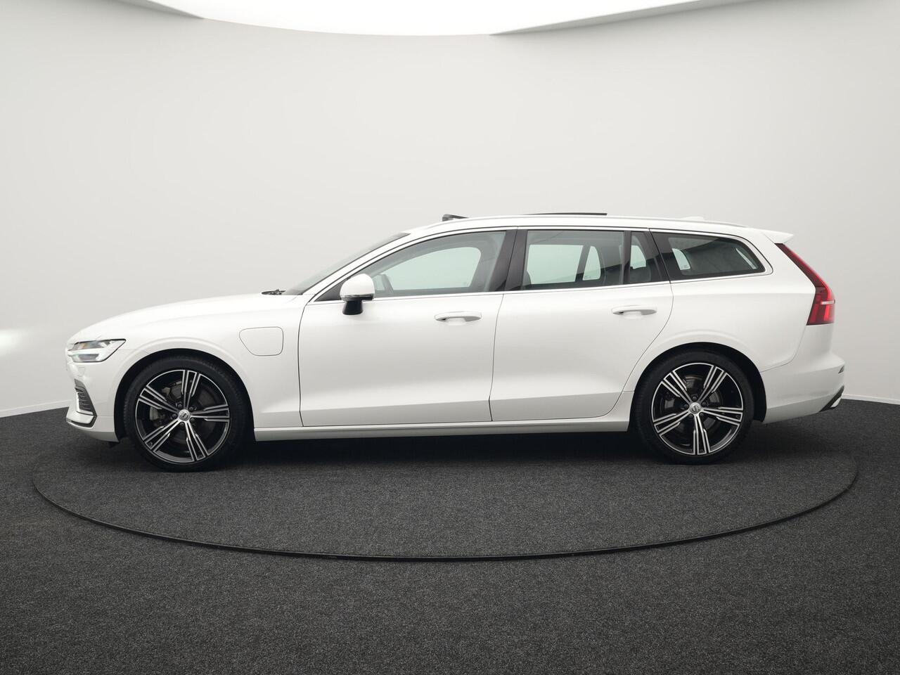 Volvo V60 T6 Recharge AWD Inscription Plug In Hybrid 33.000 KM !! Dealer O.H. PHEV | Panodak | Adaptive Cruise | Lederen Sportstoelen Memory | Trekhaak af Fabriek | Harman Kardon | Navigatie | Apple Carplay | Acam | L.M. 19" | Stoel & Stuurverwarming | DAB | Virtua