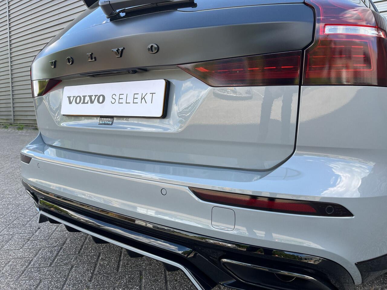 Volvo V60 T6 Plug-in hybrid AWD Plus Dark / Custom made Black Sheep uitvoering / 20" Heico matt Bronze / Heico verlaagd / Geventileerd Amber Leder /