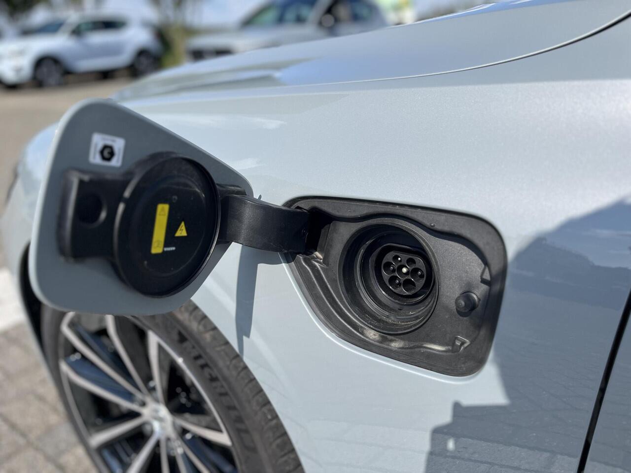 Volvo V60 T6 Plug-in hybrid AWD Plus Dark | 360 Camera | Memoryseats | Trekhaak |