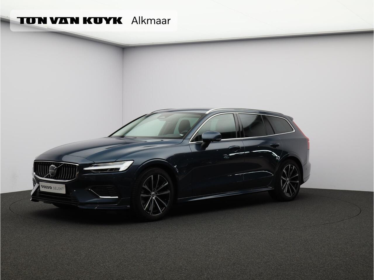 Volvo V60 T6 350PK Plug-in hybrid AWD Core Bright / Exterior Stylingkit / Trekhaak / 360 Camera / Lighting Pack / Keyless Entry / Full LED / BLIS / Elektrische Achterklep / Park Assist V+A /