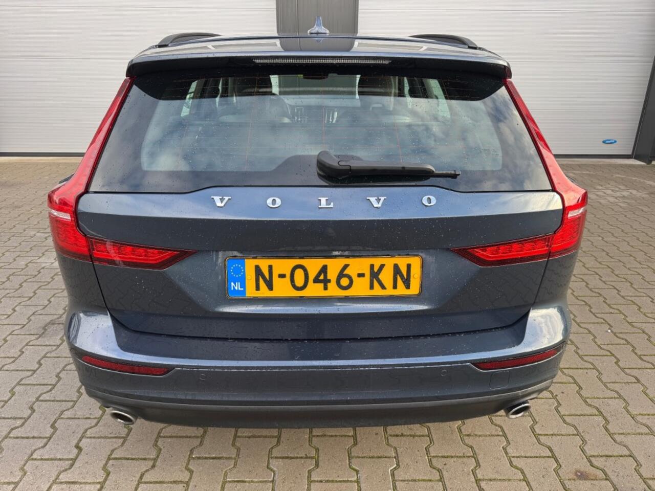 Volvo V60 2.0 B3 MOMENTUM BUSINESS / Apple carplay / Park assist / Adaptieve Cruise controle / NAP / Nieuw APK en onderhoudsbeurt.