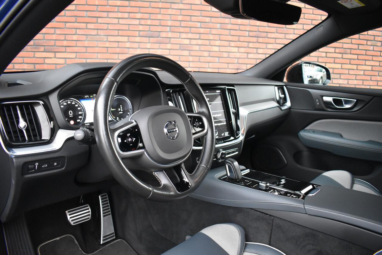 Volvo V60 T6 340PK Recharge AWD R-Design | Trekhaak | Climate Pro | Park Assist | Lighting |