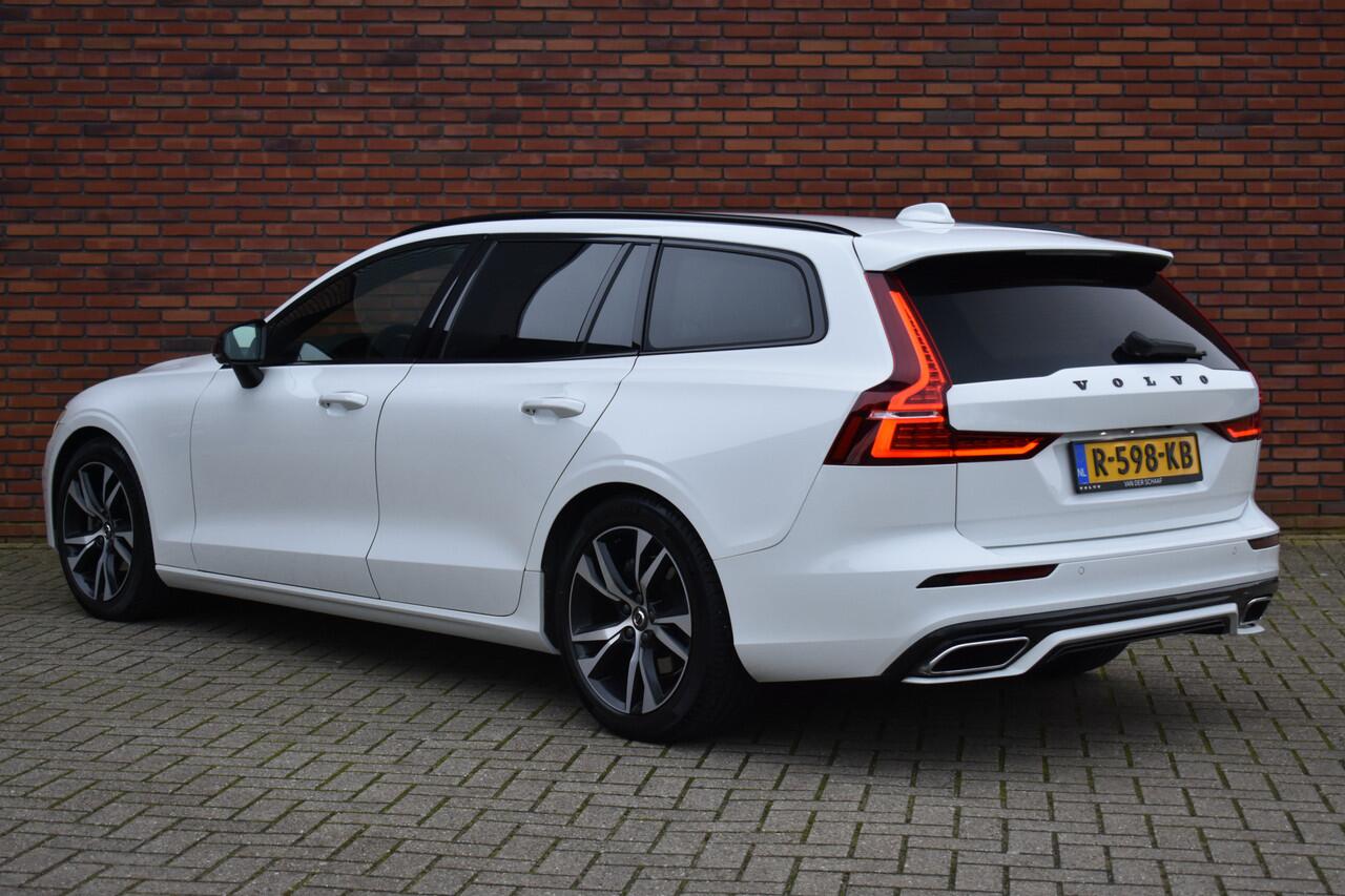 Volvo V60 B4 211PK Plus Dark | Trekhaak | Sportstoelen |