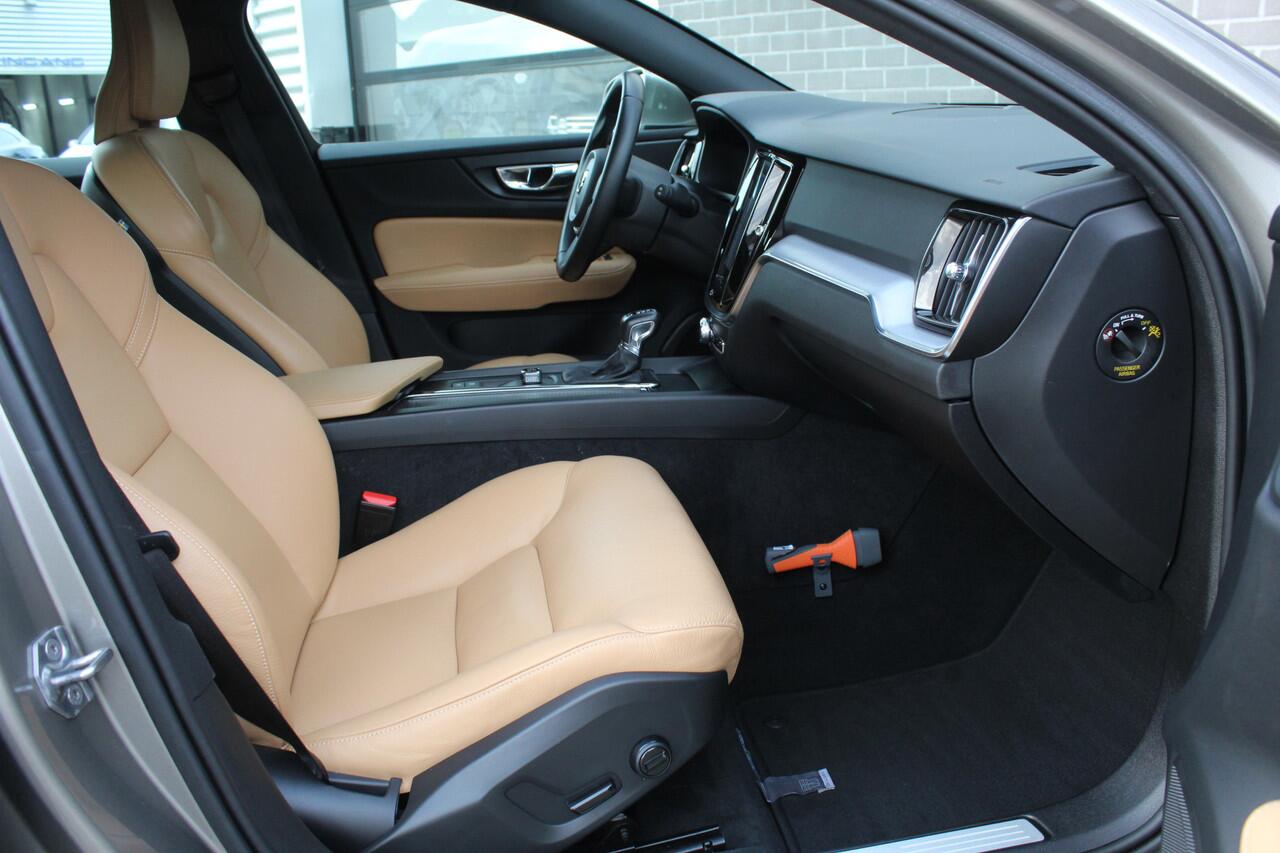 Volvo V60 2.0 T5 Momentum / Carplay / Leer / Trekhaak / N.A.P.