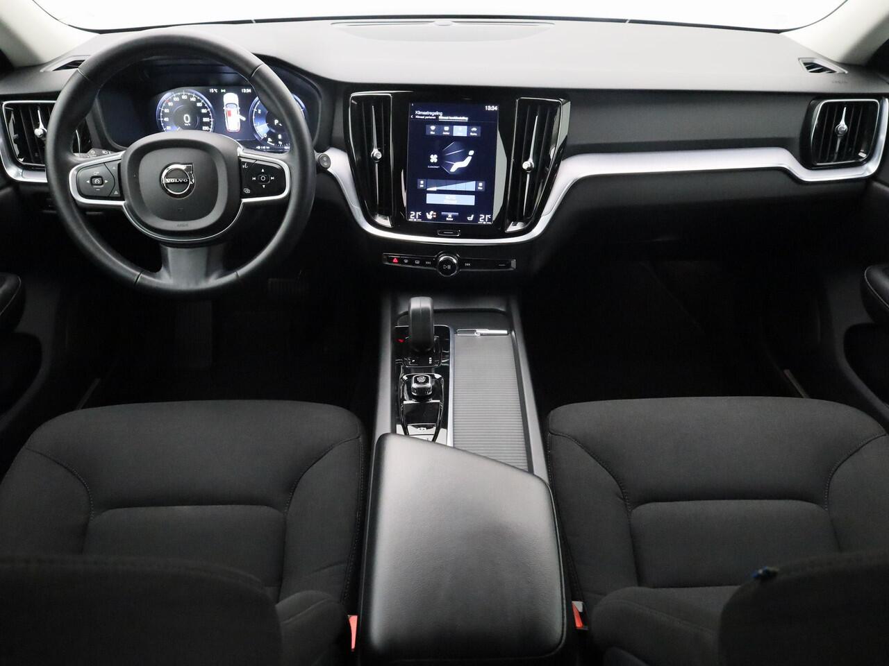 Volvo V60 2.0 B3 Momentum | CAMERA | KEYLESS | STOEL- EN STUURVERW. | TREKHAAK