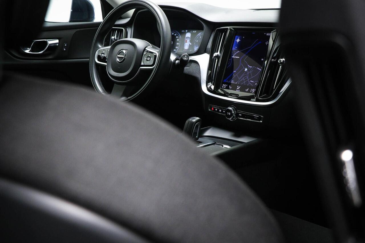 Volvo V60 2.0 B3 Momentum Advantage | CLIMATE / DRIVER ASSISTANCE / PARK ASSIST- PACK | DAB | APPLE | TREKHAAK