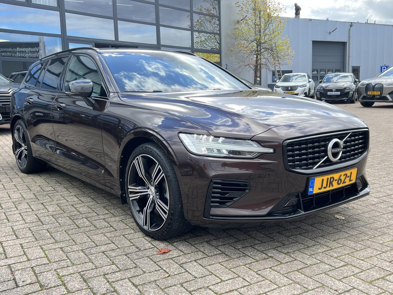 Volvo V60 2.0 T6 Recharge 340 pk AWD R-Design ACC Pilot Assist Standkachel Camera Carplay Navi Stoelverwarming v+a Led koplampen BLIS DAB Maple Brown Metallic Unieke kleur Plug in Hybride