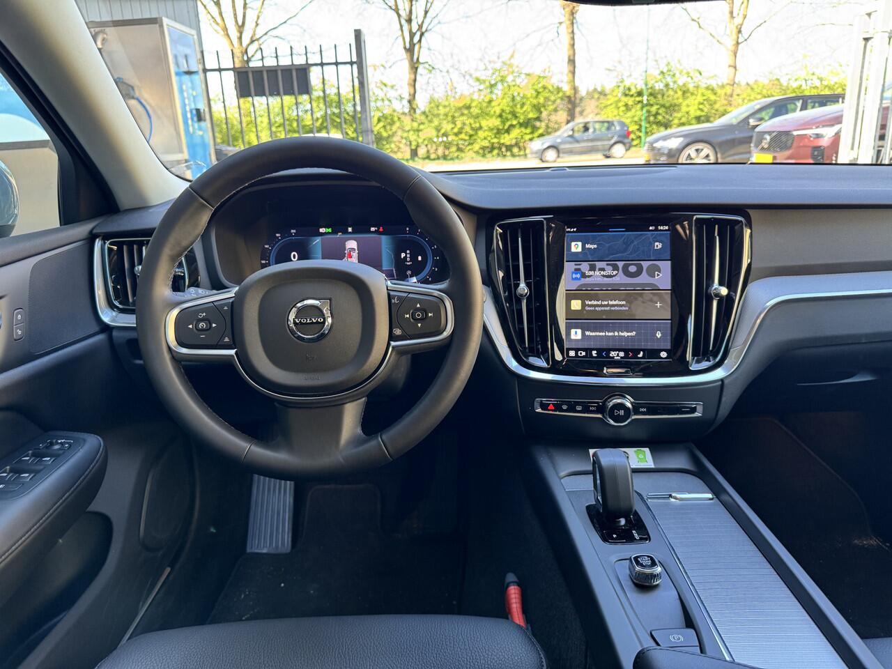 Volvo V60 2.0 B3 Automaat Essential Climate | Driver Assist | Driver Awareness | Park Assist | Leder