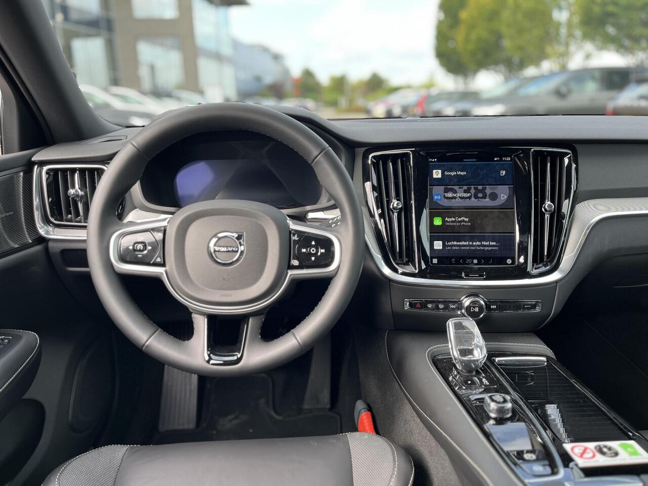 Volvo V60 T6 Plug-in hybrid AWD Plus Dark | 360 Camera | Harman/Kardon | Trekhaak |