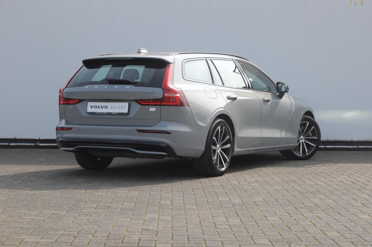 Volvo V60 T6 350PK Automaat Plus Dark / cruise control / Apple carplay / Elektrische stoelen met geheugen / Parkeersensoren met camera / Elektrische achterklep