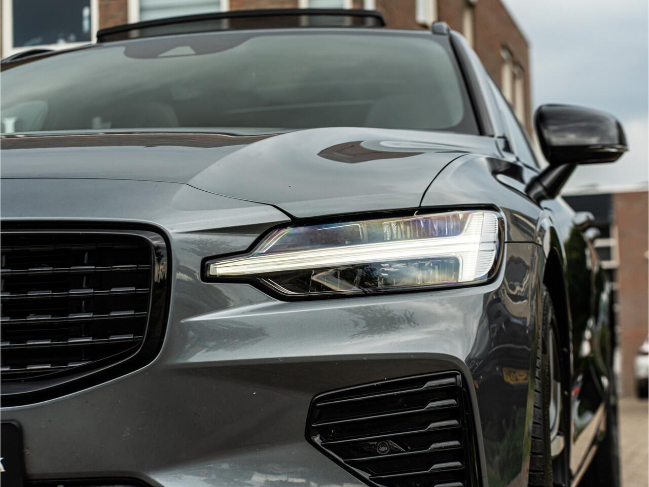 Volvo V60 2.0 T6 Recharge AWD R-Design ORG NL PANO ELEK STOEL CAMERA BLACK OPTIC