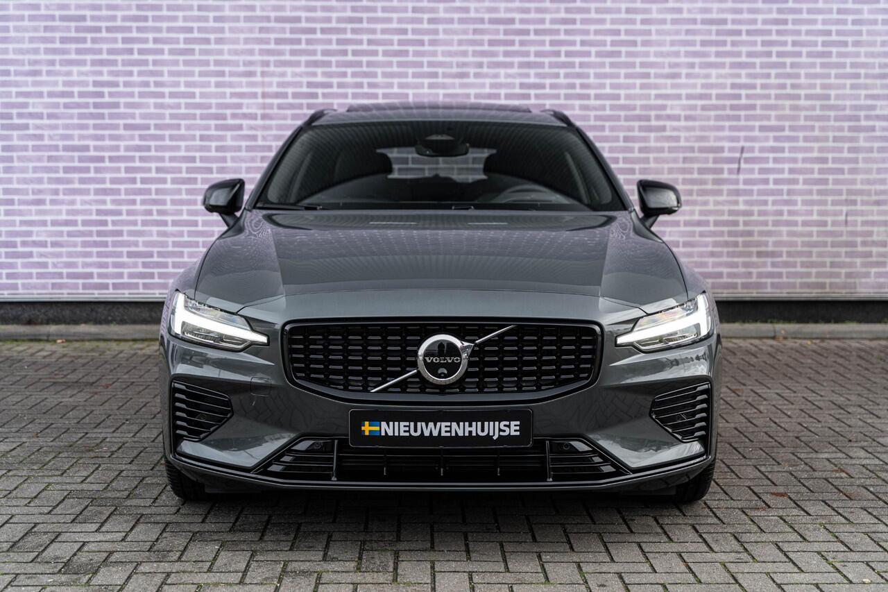 Volvo V60 2.0 T6 Plug-in hybrid AWD Plus Dark | Google | Longe Range | Schuif-/Kanteldak | Lederen Bekleding | Head-Up Display | Getint Glas | Sportstoelen | Harman Kardon Audio | Memory | 19" LM