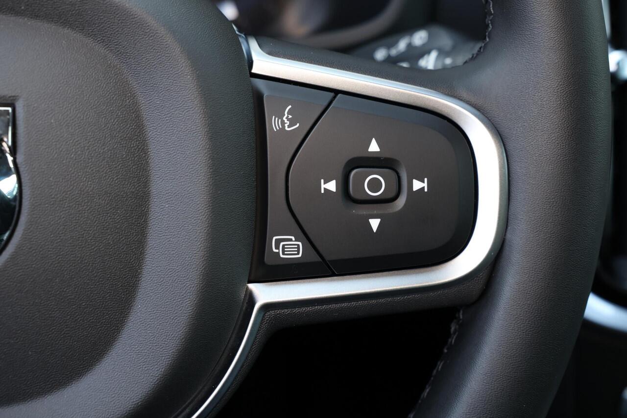 Volvo V60 B4 Essential Edition Sport - Intellisafe Assist & Surround - Parkeercamera achter- Verwarmbare voorstoelen, stuurwiel en achterbank - Parkeersensoren voor & achter - Lederen bekleding - 19' wielen