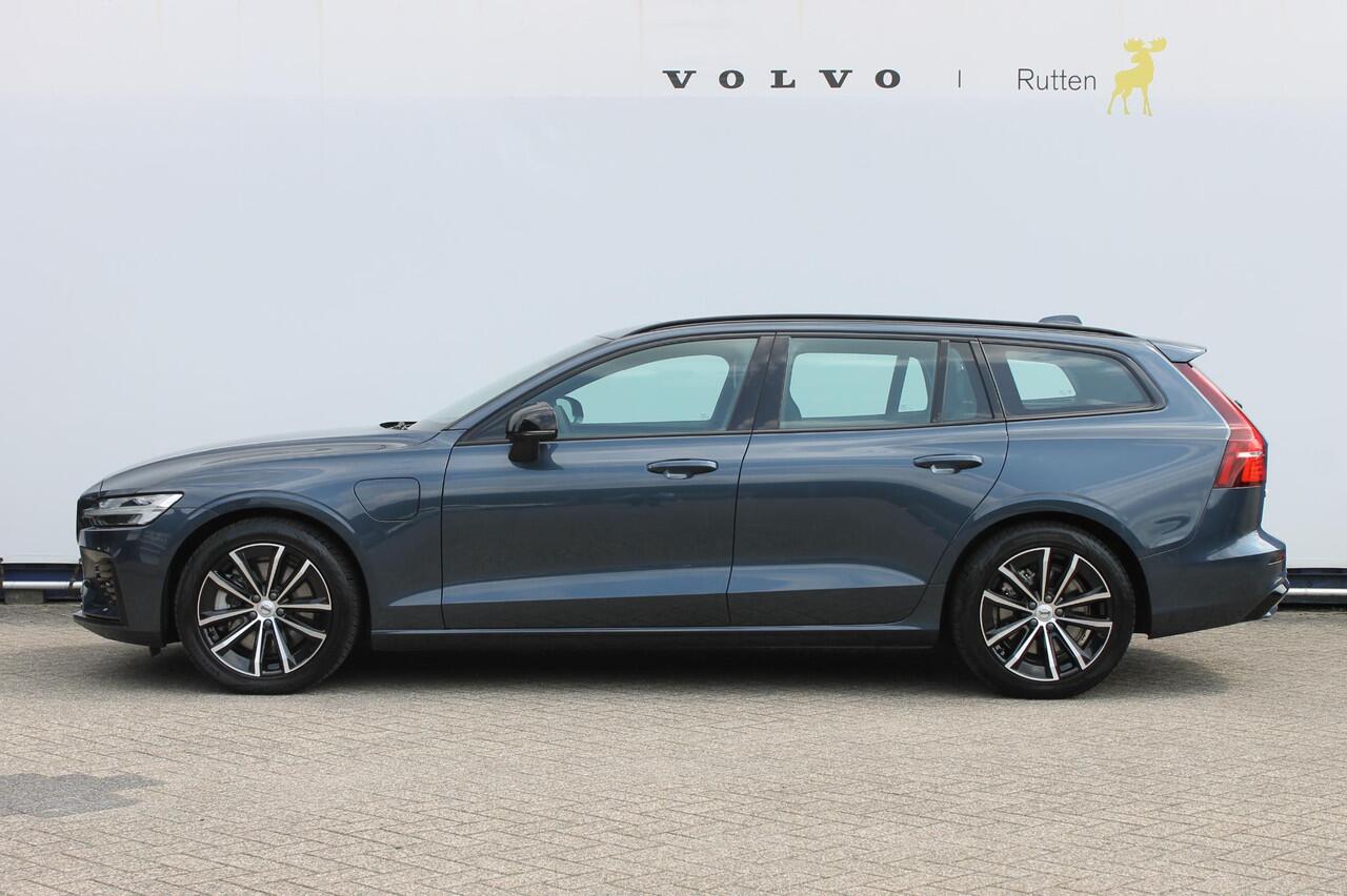 Volvo V60 T6 350PK Automaat Plug-in hybrid AWD Plus Dark Panoramisch schuif-kanteldak / Semi elektrisch wegklapbare trekhaak / Google infotainment / Verwarmbare voorstoelen en stuurwiel / Adaptieve cruise control