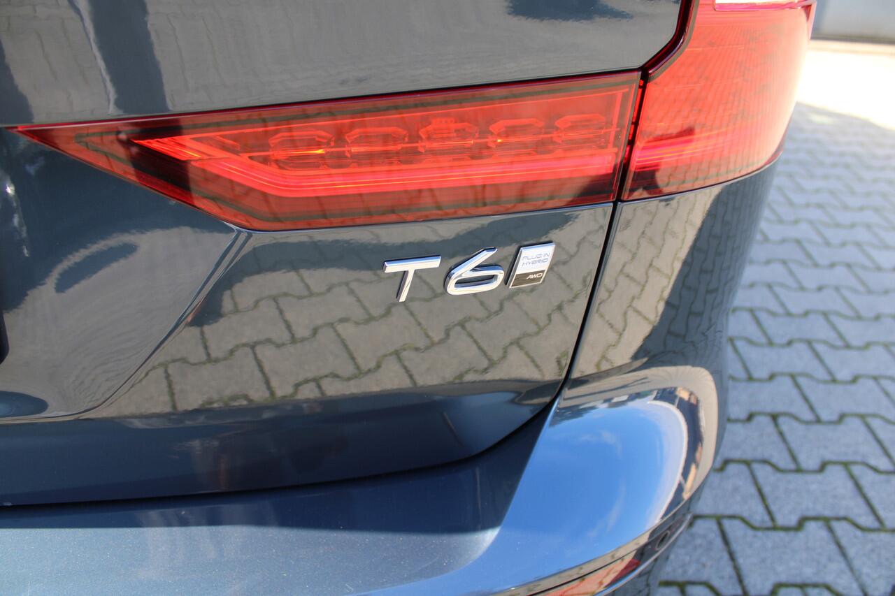 Volvo V60 T6 Plug-in hybrid AWD Essential Bright | Leder | Trekhaak | Adaptieve Cruise | All Season banden