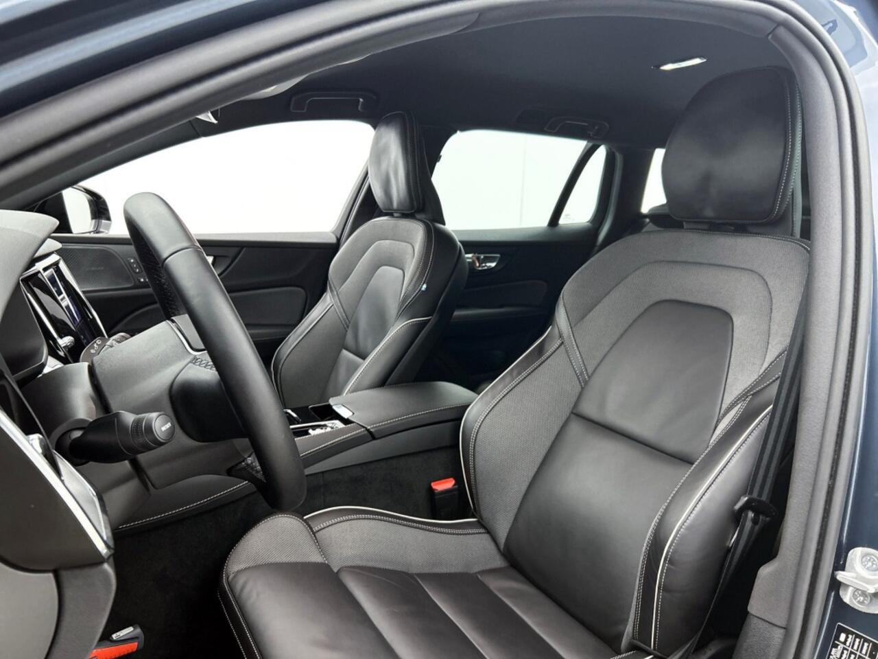 Volvo V60 2.0 T6 AWD Plus Dark | Trekhaak | 360 Camera | Leder | Harman Ka