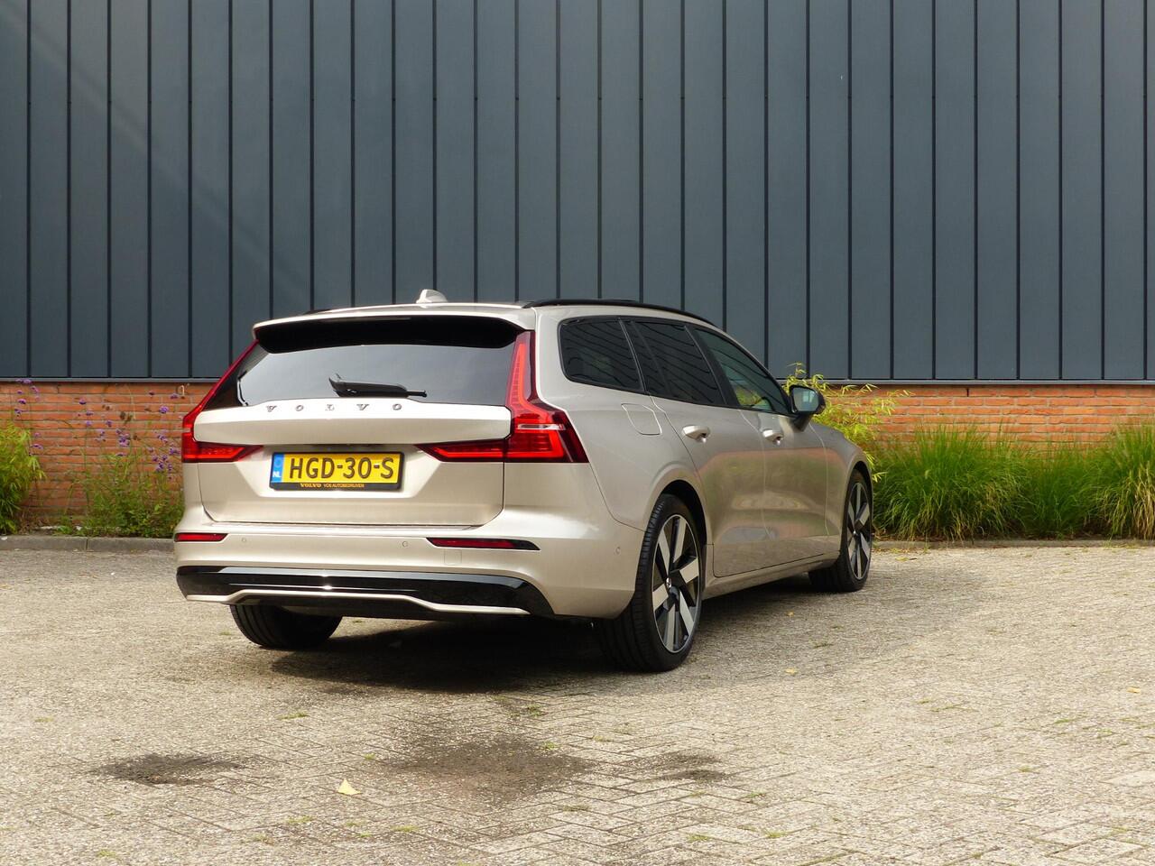 Volvo V60 T6 Plug-in hybrid AWD Plus Dark