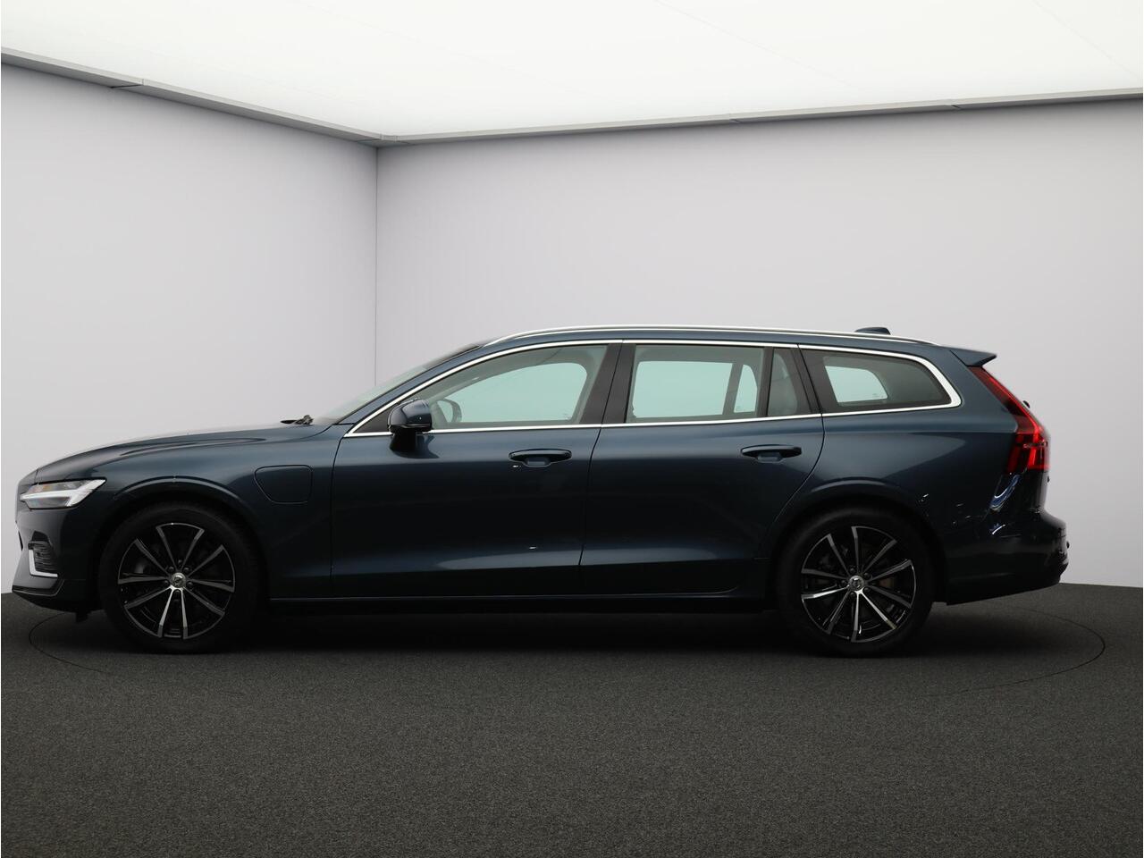 Volvo V60 2.0 T6 Plug-in hybrid AWD Essential Bright / Trekhaak / Lederen Bekleding / Adaptive Cruise / Stoel+Stuurverwarming / BLIS / Pilot Assist / Parkeercamera /