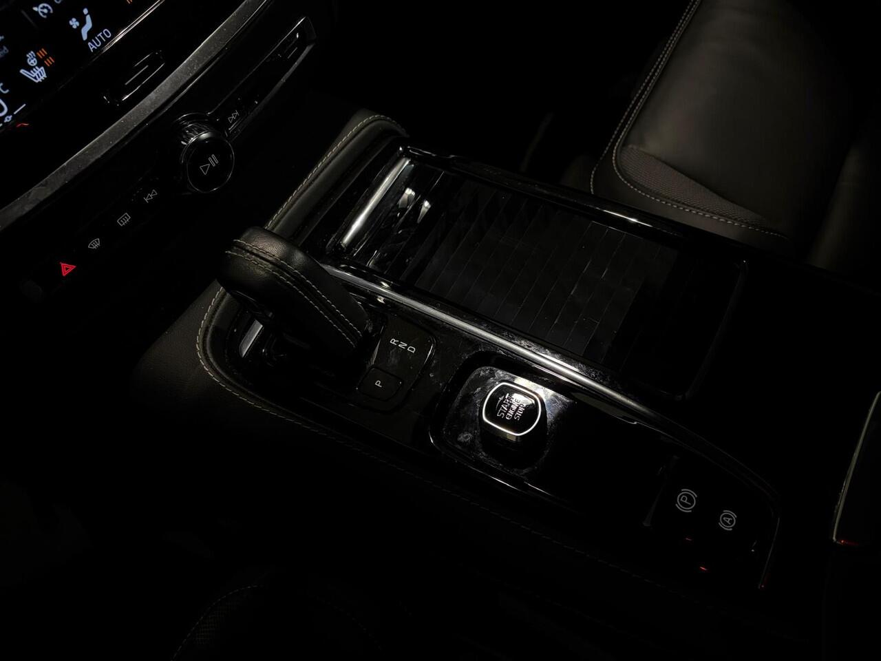 Volvo V60 T8 R-Design ACC Leder Stoelverwarming 390pk