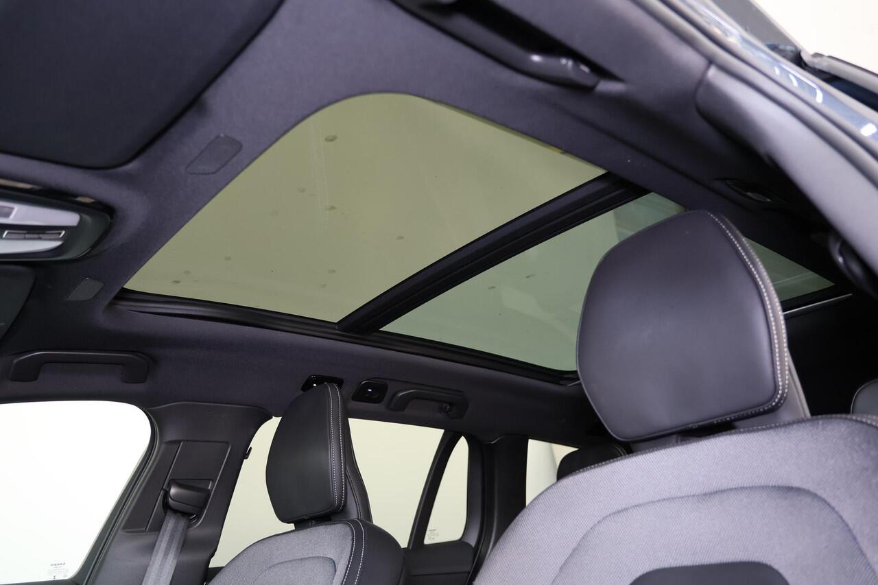 Volvo V60 T6 Recharge AWD Plus Dark - Panorama/schuifdak - IntelliSafe Assist & Surround - 360º Camera - Harman/Kardon audio - Adaptieve LED koplampen - Verwarmde voorstoelen, stuur & achterbank - Parkeersensoren voor & achter - Elektr. bedienb. voorstoelen met geh