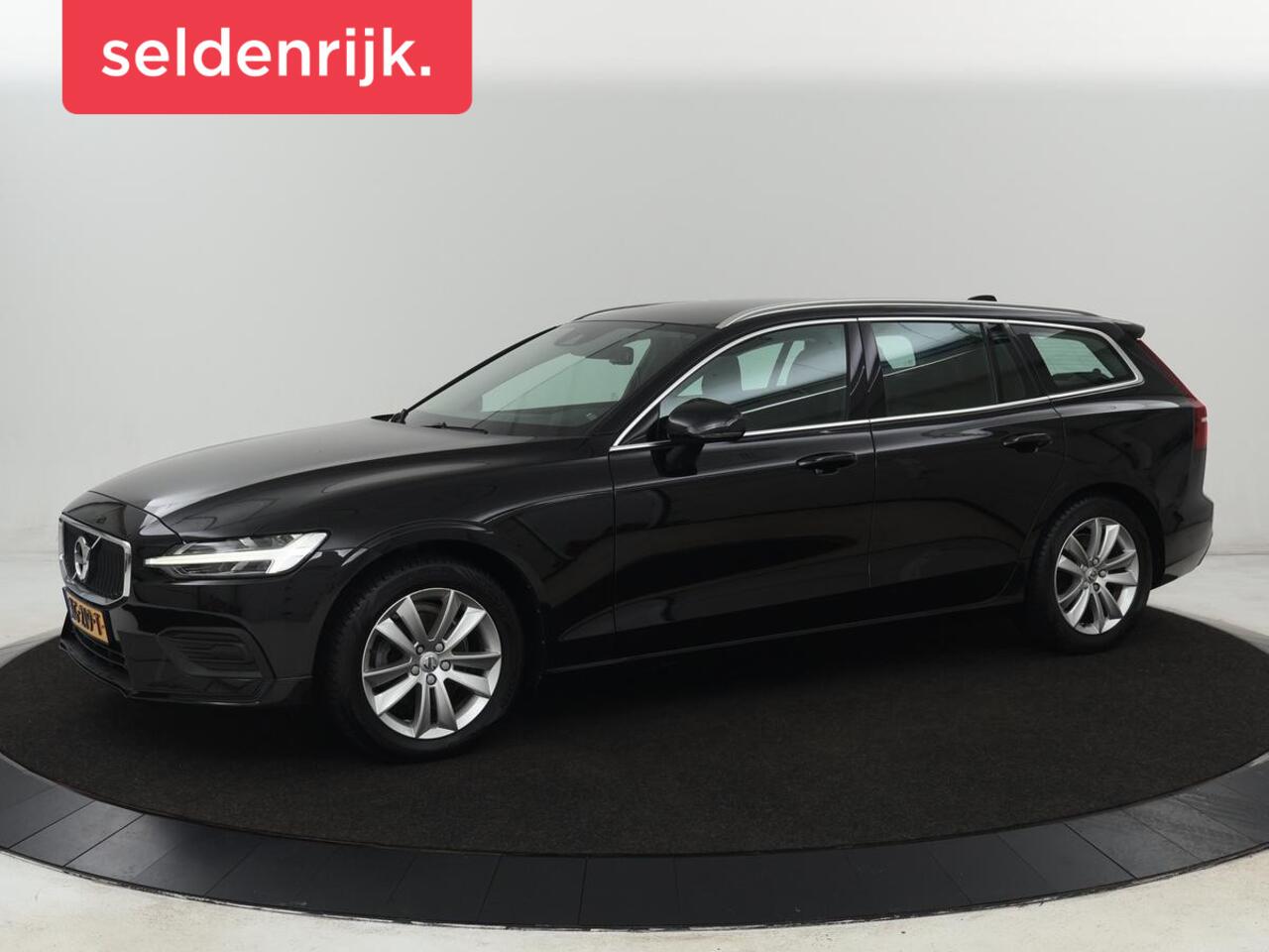 Volvo V60 2.0 D4 Momentum | Carplay | Half leder | Navigatie | Full LED | Digital Cockpit | Parkeerverwarming | Climate control | Parkeerhulp | Cruise control