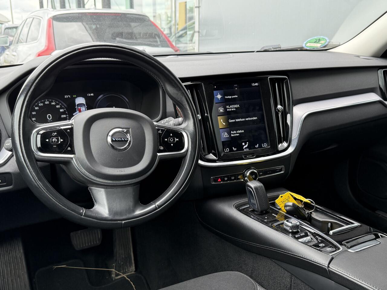 Volvo V60 BWJ 2020 2.0 T6 291 PK Twin Engine AWD Momentum Pro AUTOMAAT | TREKHAAK | STOEL + STUURVER. | FULL LED | HALF LEDER | ADAPTIVE CRUISE | CARPLAY + ANDROID | ELEKTR. ACHTERKLEP | NAVI | CLIMA | LMV | PDC