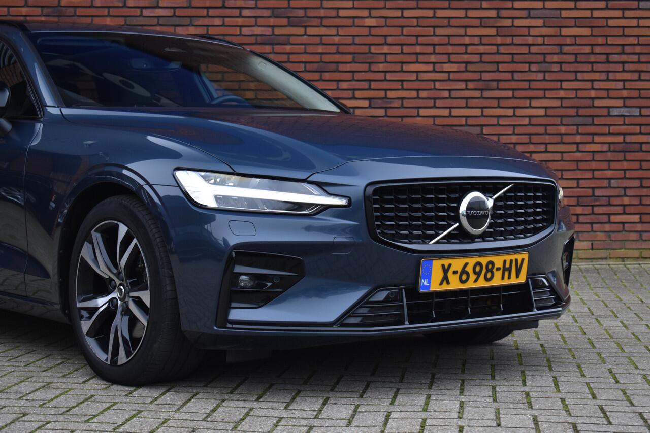 Volvo V60 B4 211PK Automaat Plus Dark | Climate | Trekhaak | Schuif-/kanteldak | Lighting |
